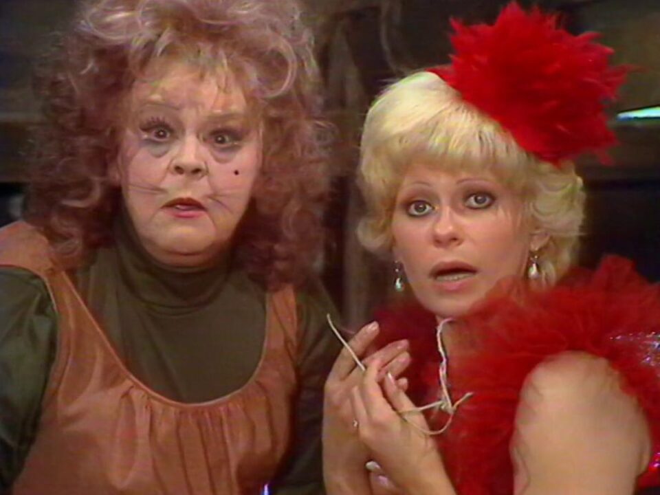 Dajka Margit és Esztergályos Cecília A kisfiú meg az oroszlánok című film egyik jelenetében