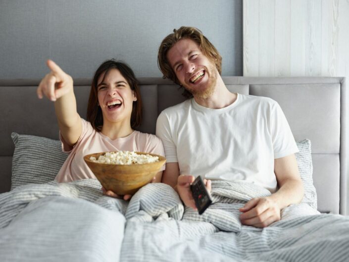 filmnézés otthon, vígjátékfilm