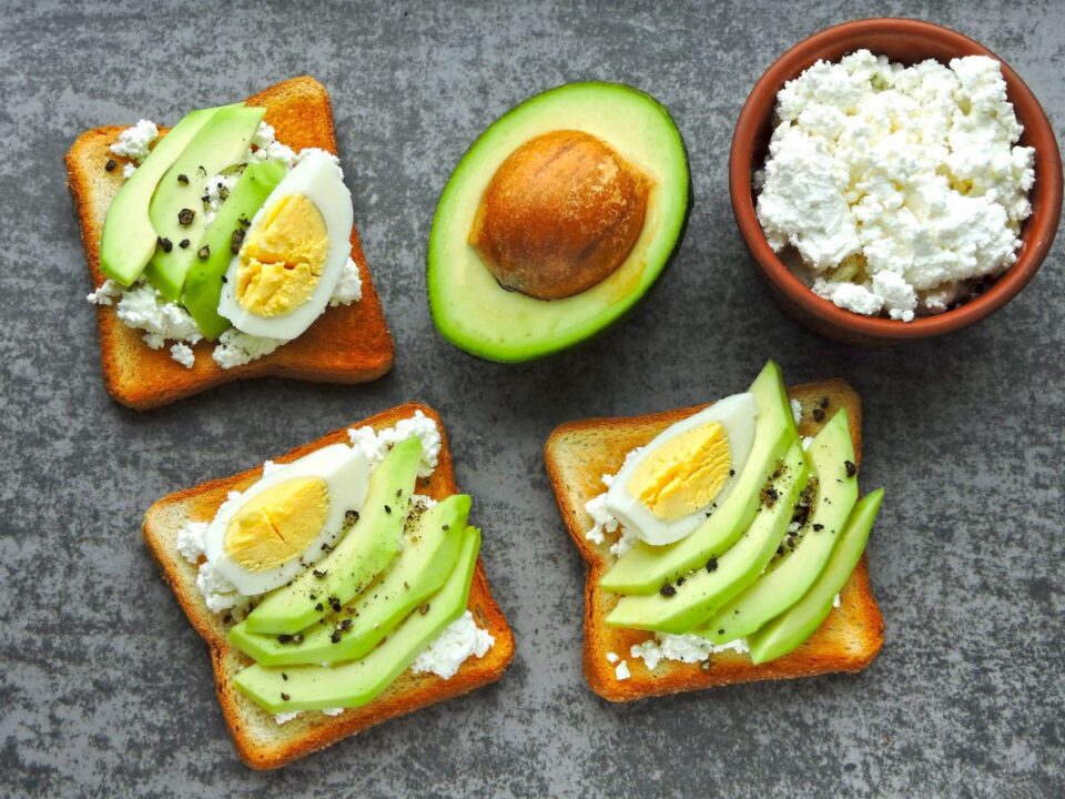 tojás avokádó túró pirítóson