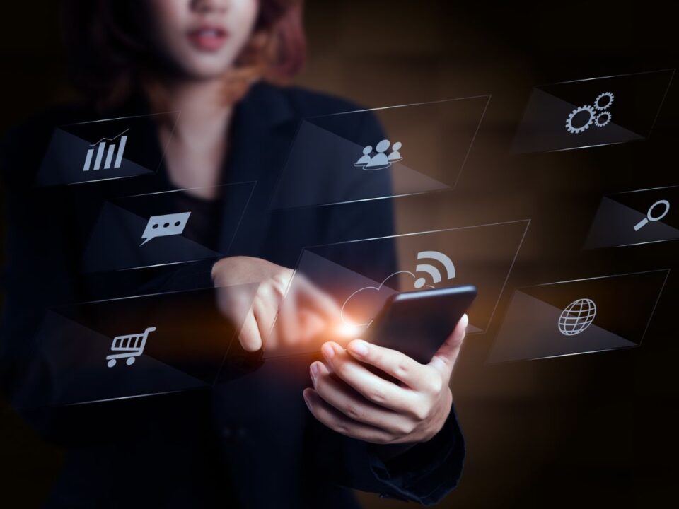 mobil-hiba-biztonsagi-kockazat - Nők Lapja mobilhasználat applikáció biztonsági hiba adatlopás