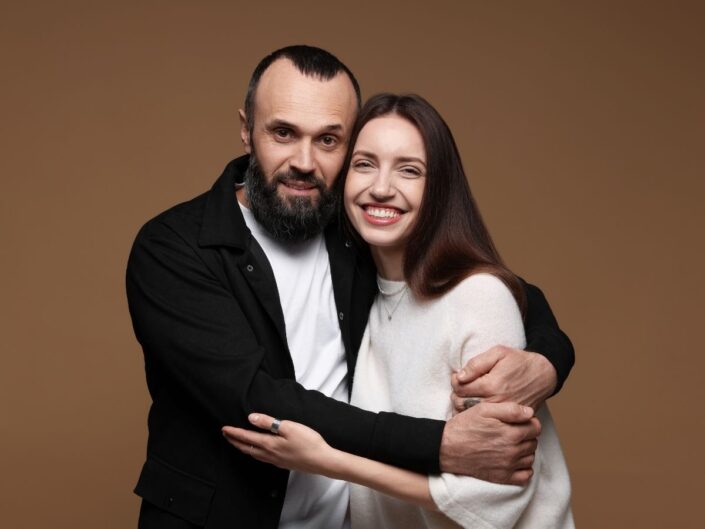 egymást átölelő pár