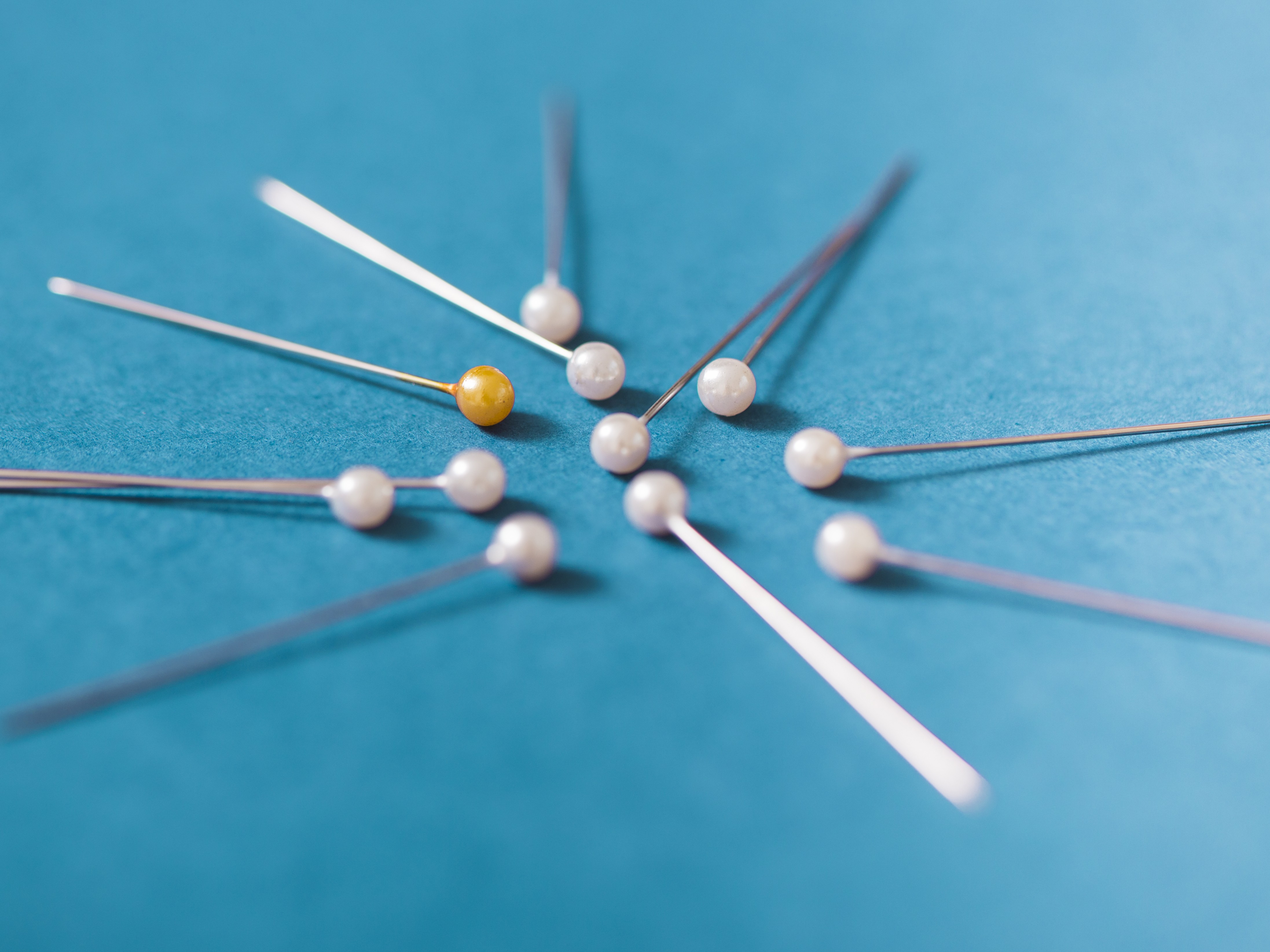 szervezés - Nők Lapja - Nők Lapja gombostűk