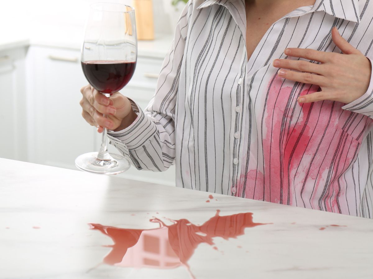 5-folt-soha-ne-moss-forro-vizzel - Nők Lapja - Nők Lapja vörösbor a ruhán