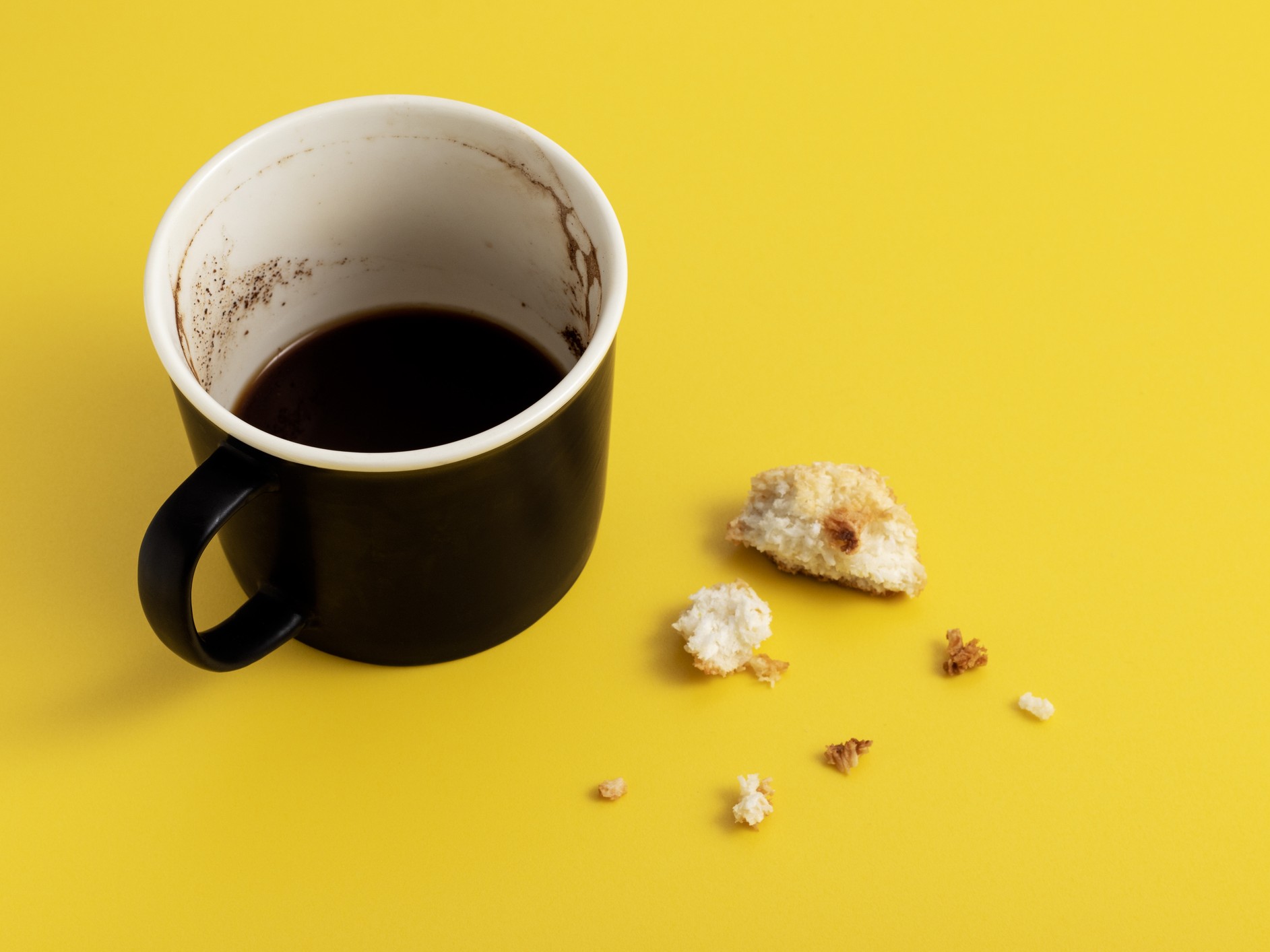 maradék kávé és keksz