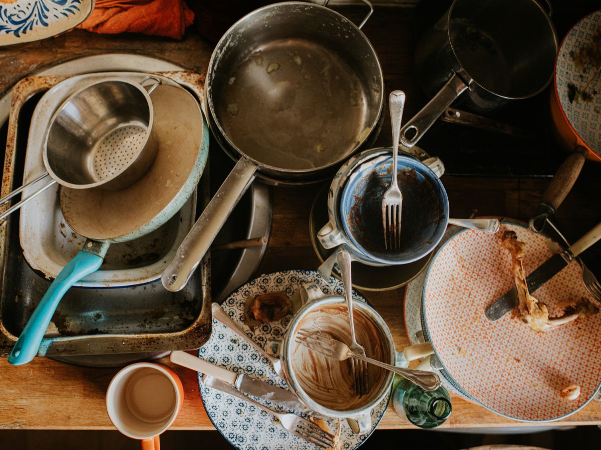 mosatlan edények koszos konyha ételmaradék