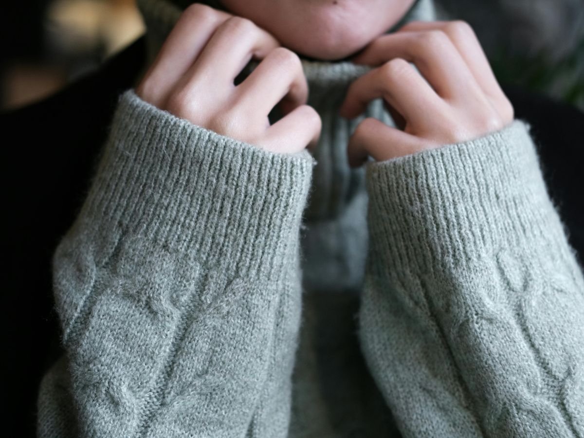 nő gyapjúpulóverben