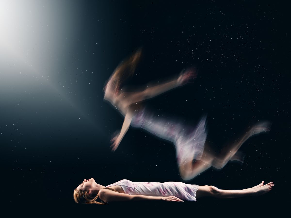 halálközeli élmény nő testét elhagyja a lelke