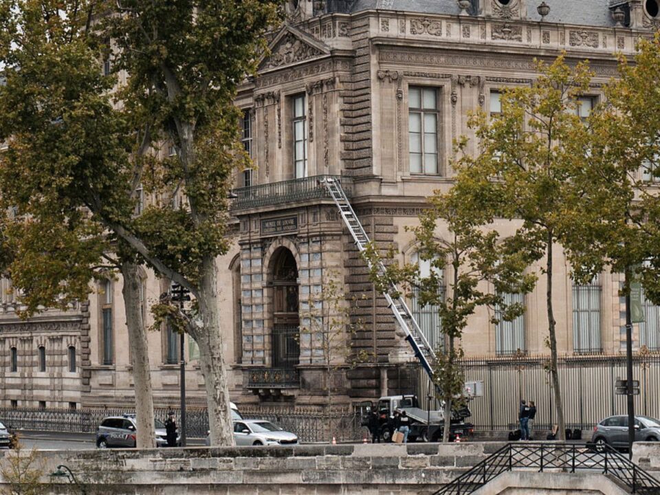 Louvre rablás Napóleon ékszerek