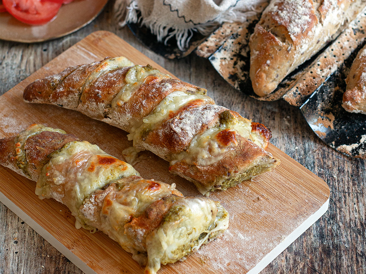 Lenmagos, diós bagett pestóval, mozzarellával