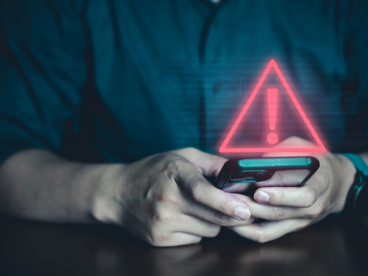 okostelefon, veszély, vírus, kémprogram