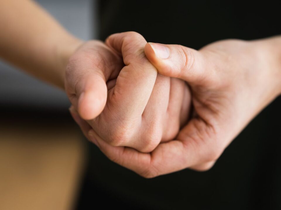 ujjropogtatás ártalmas vagy nem szakértő 