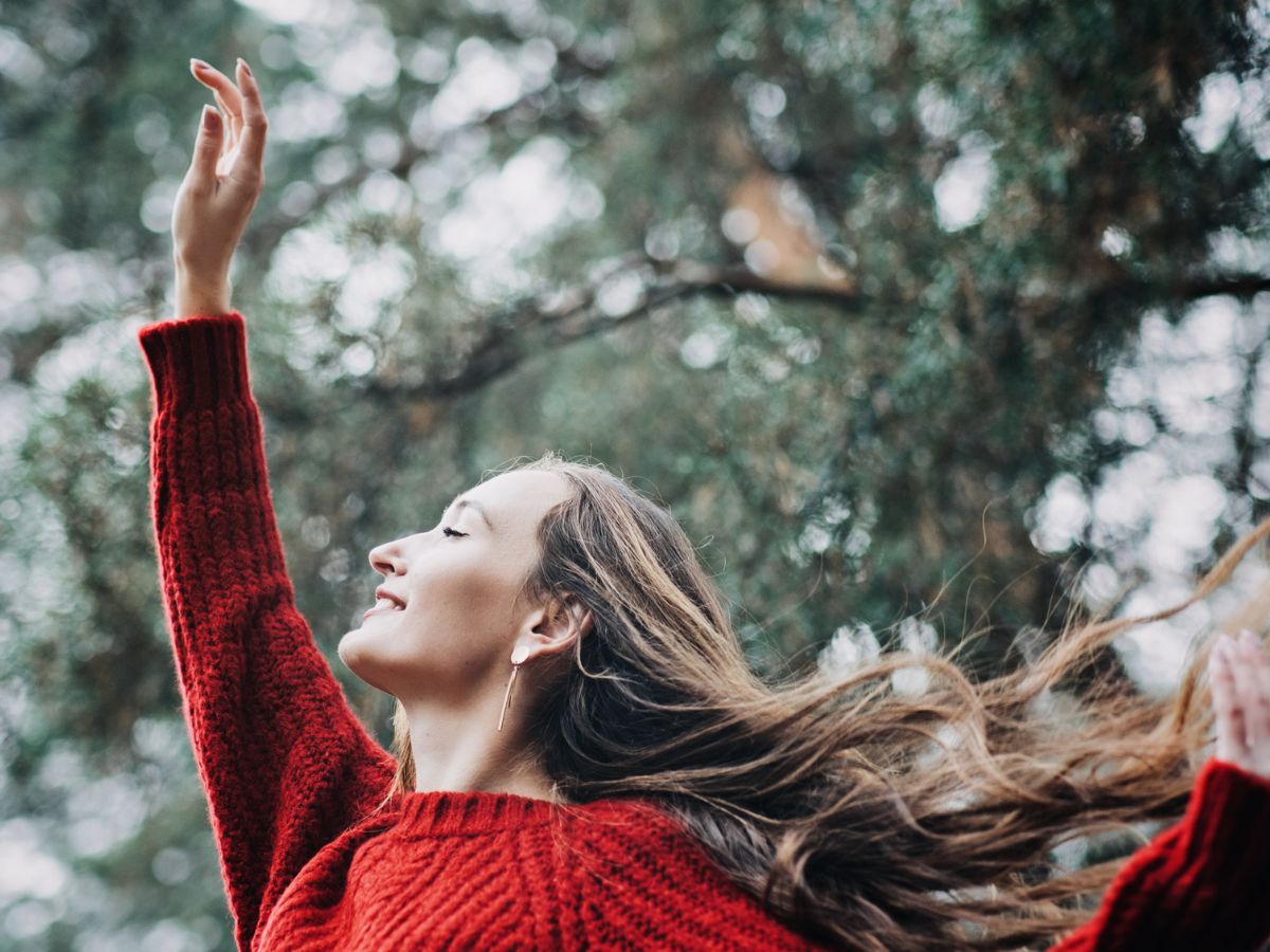 fiatal nő természet szabadság egyensúly