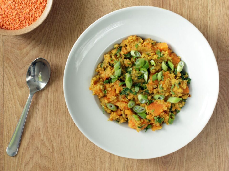 Spenótos, édesburgonyás lencse dahl