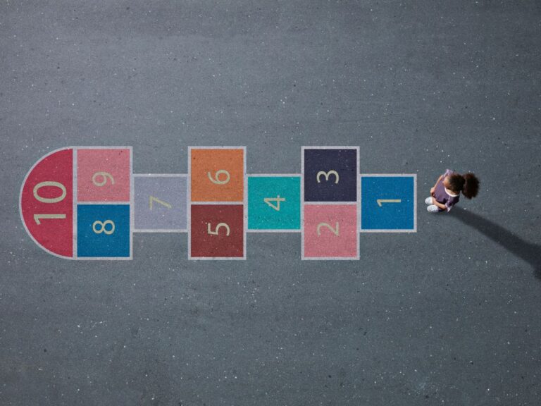 ugróiskola gyerek játszik