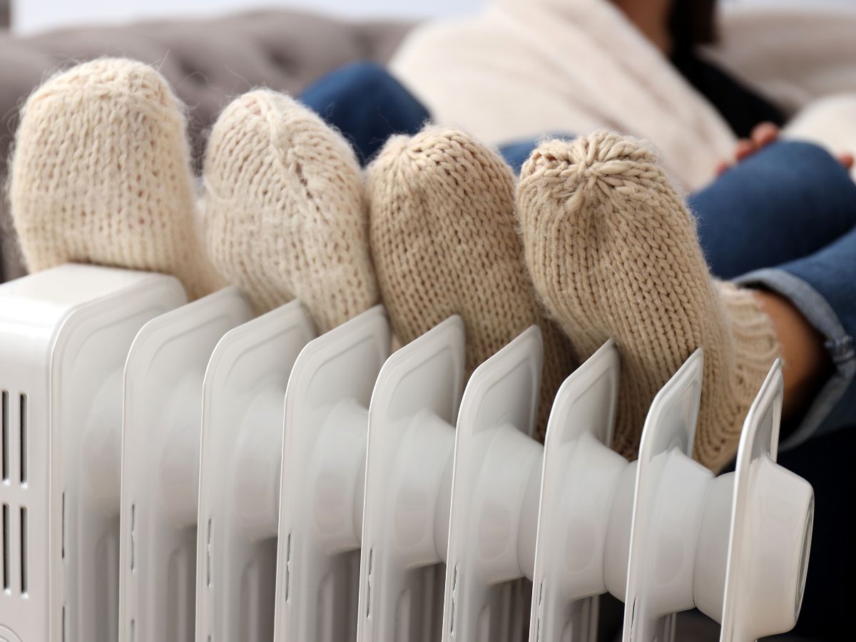 radiátoron két lábfej