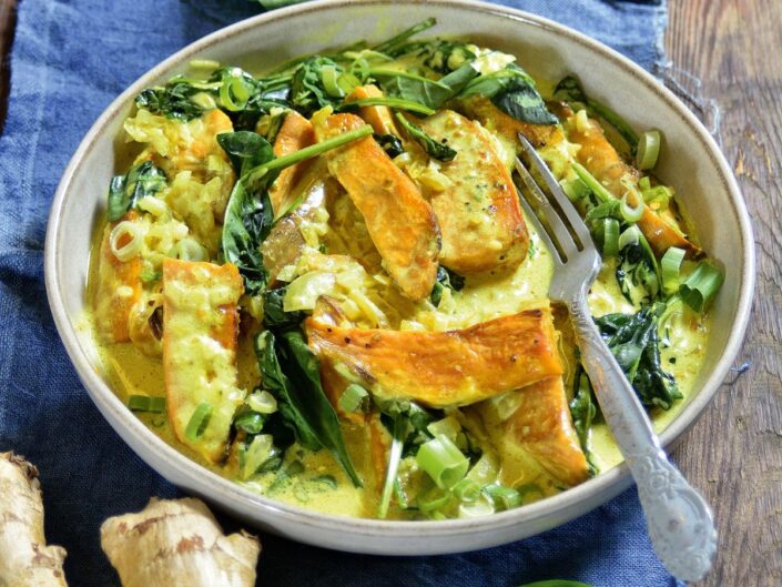 Gyömbéres, kókusztejes édesburgonya- ragu spenóttal