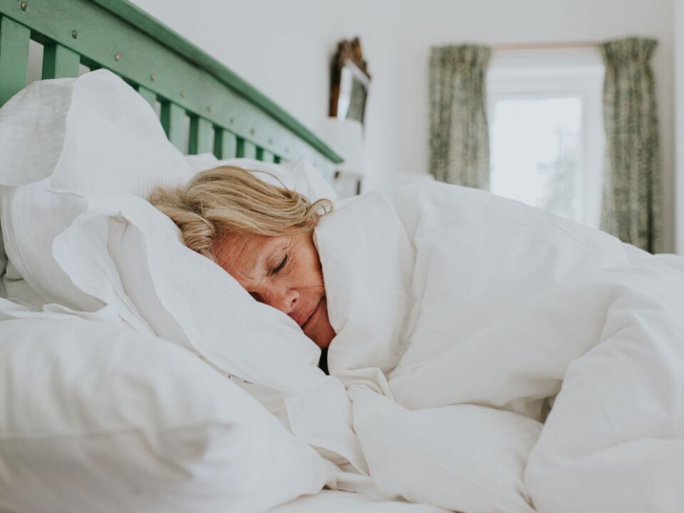 jó alvás alvó nő