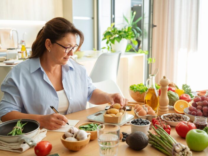 nő konyha táplálkozás