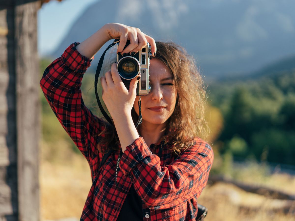 fiatal nő fényképezőgép fénykép természet