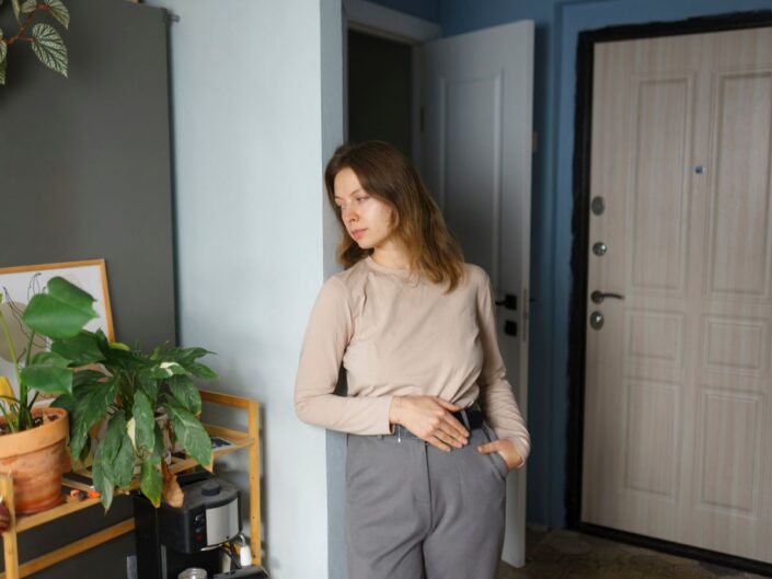 fiatal nő otthon szoba