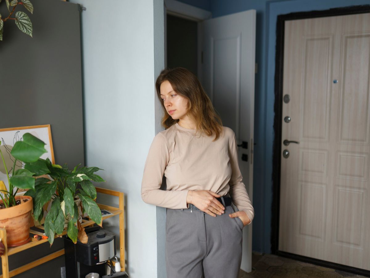 fiatal nő otthon szoba