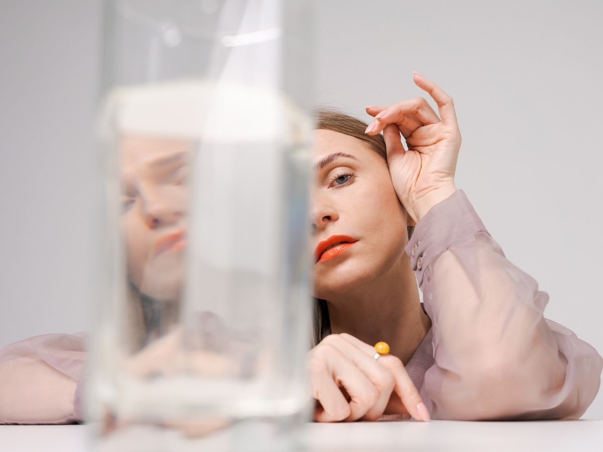 pszichopata nő pohárral