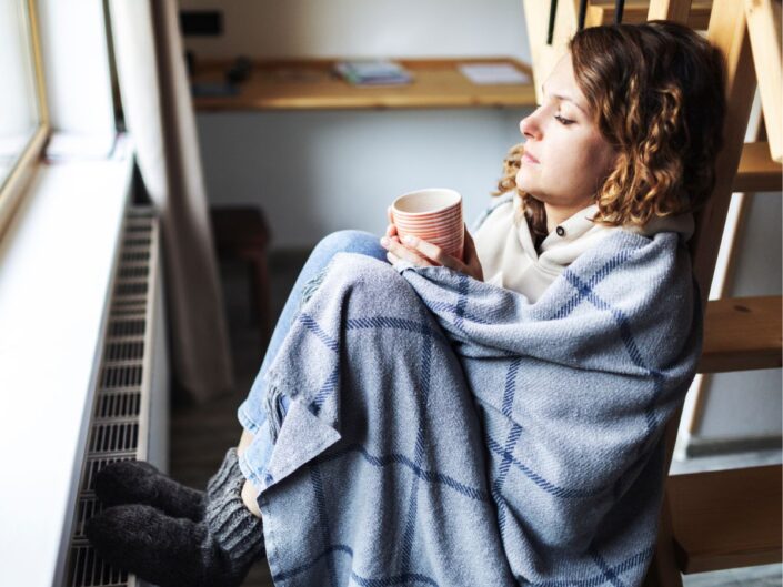 fiatal nő radiátor tea betegség otthon megfázás