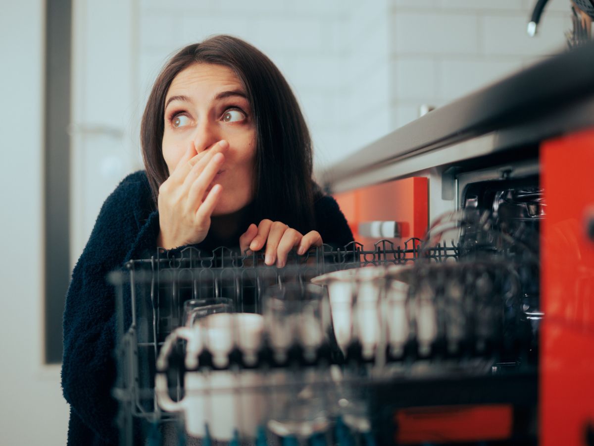 büdös mosogatógép