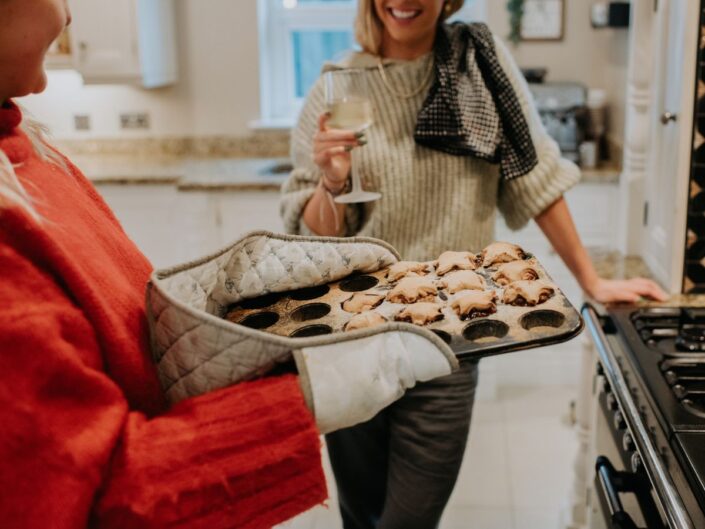 beszélgetés sütemény konyha ünnep