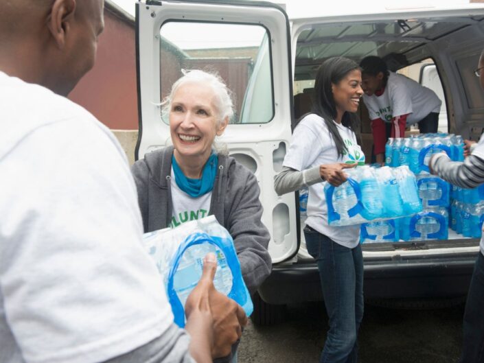 önkéntesség, segítségnyújtás