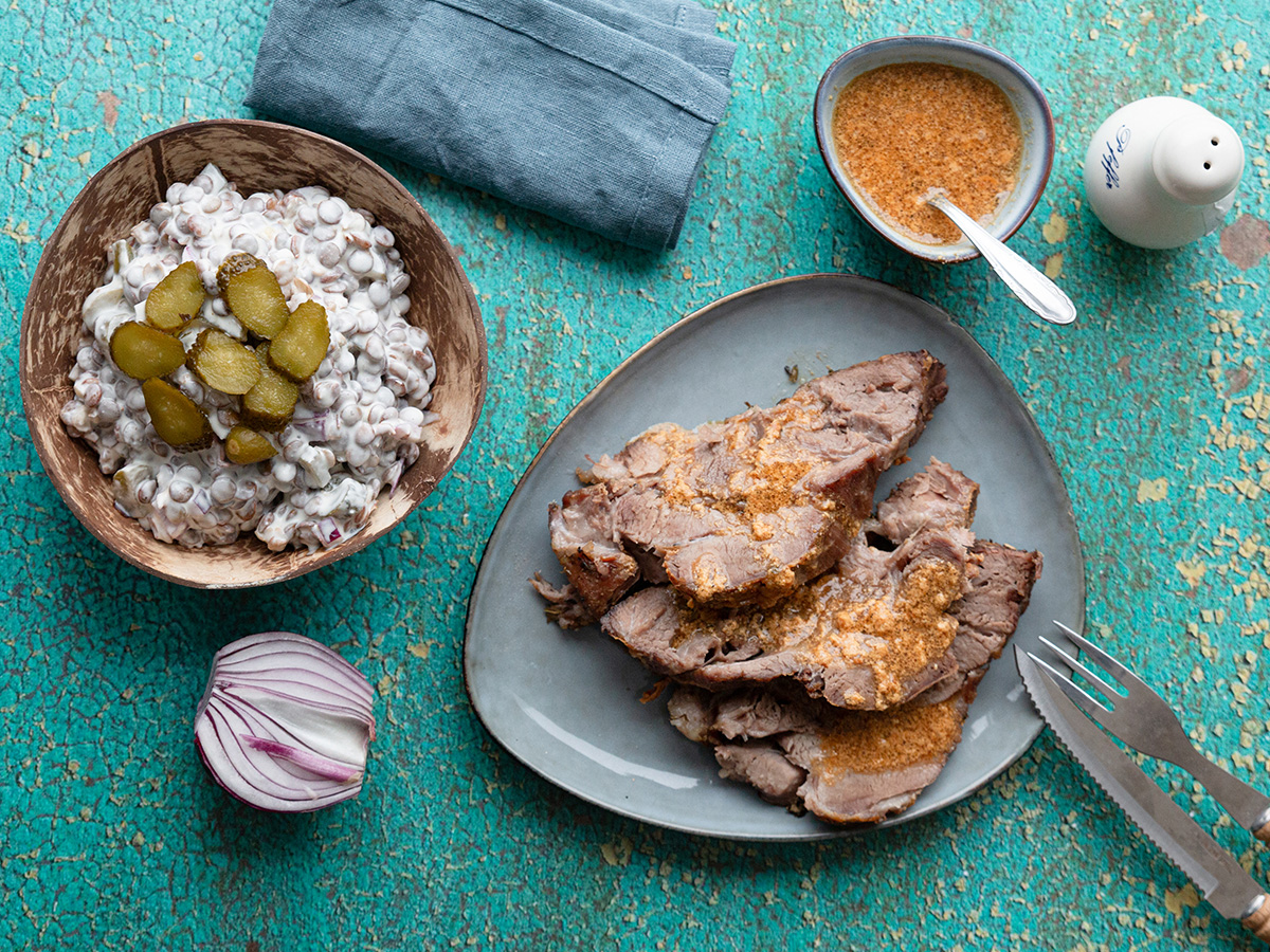 Provence-i sült tarja majonézes lencsesalátával