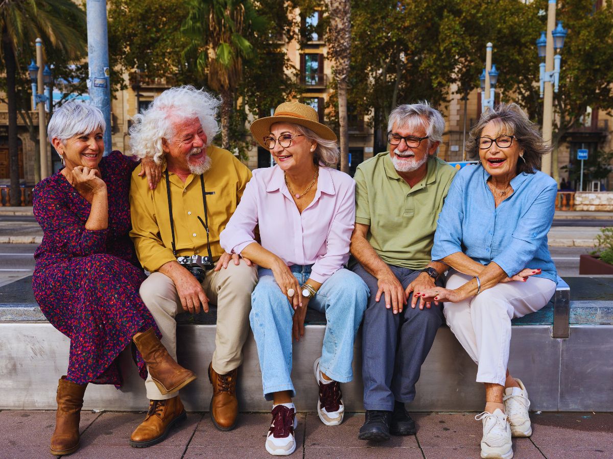 idős boldog emberek