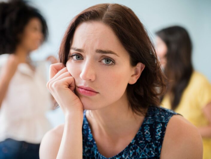 fiatal nő unott boldogtalan arc
