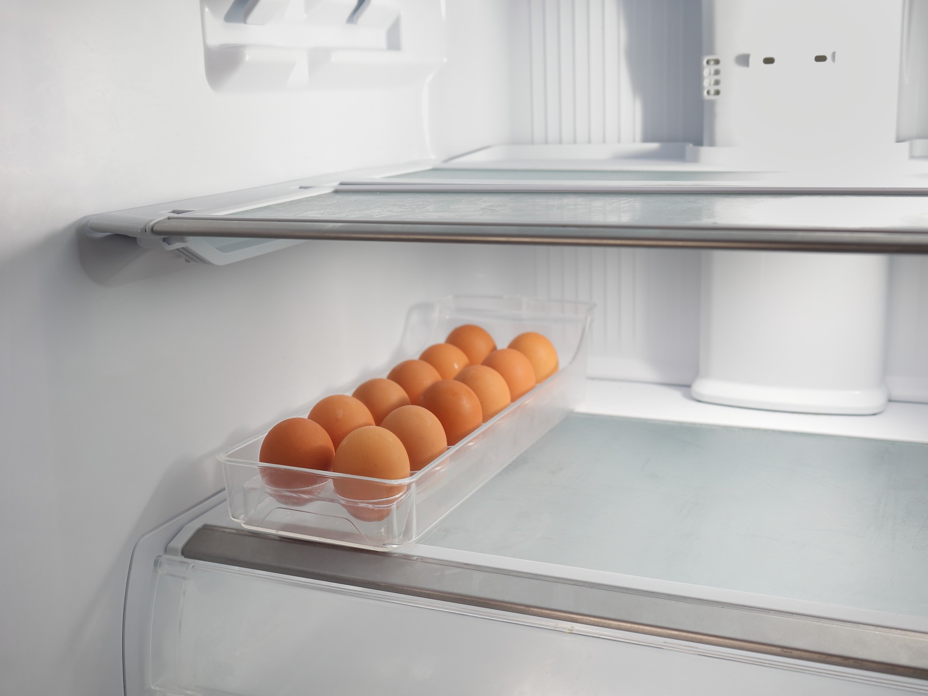 tojások a hűtőben