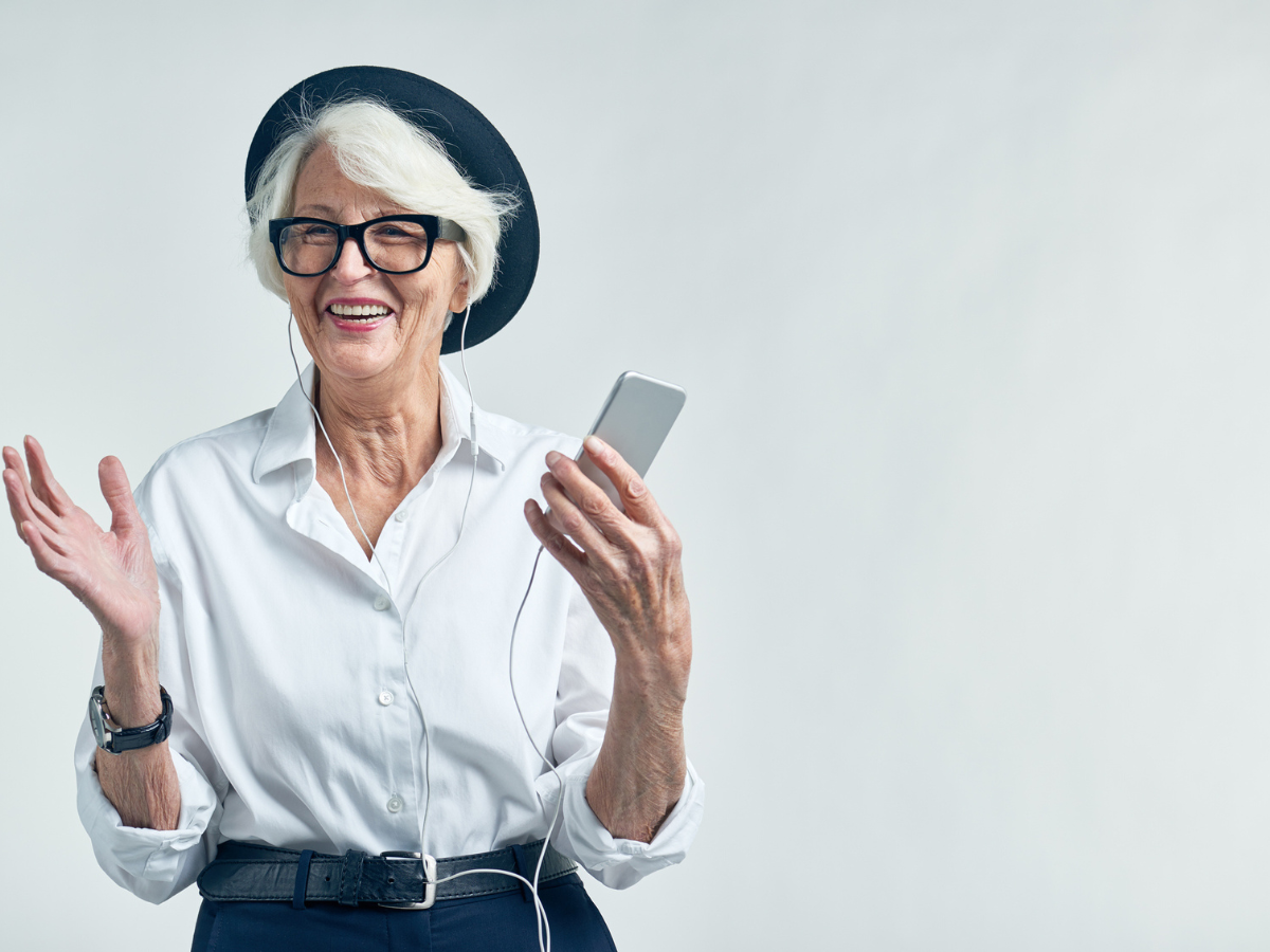 középkorú nő okos