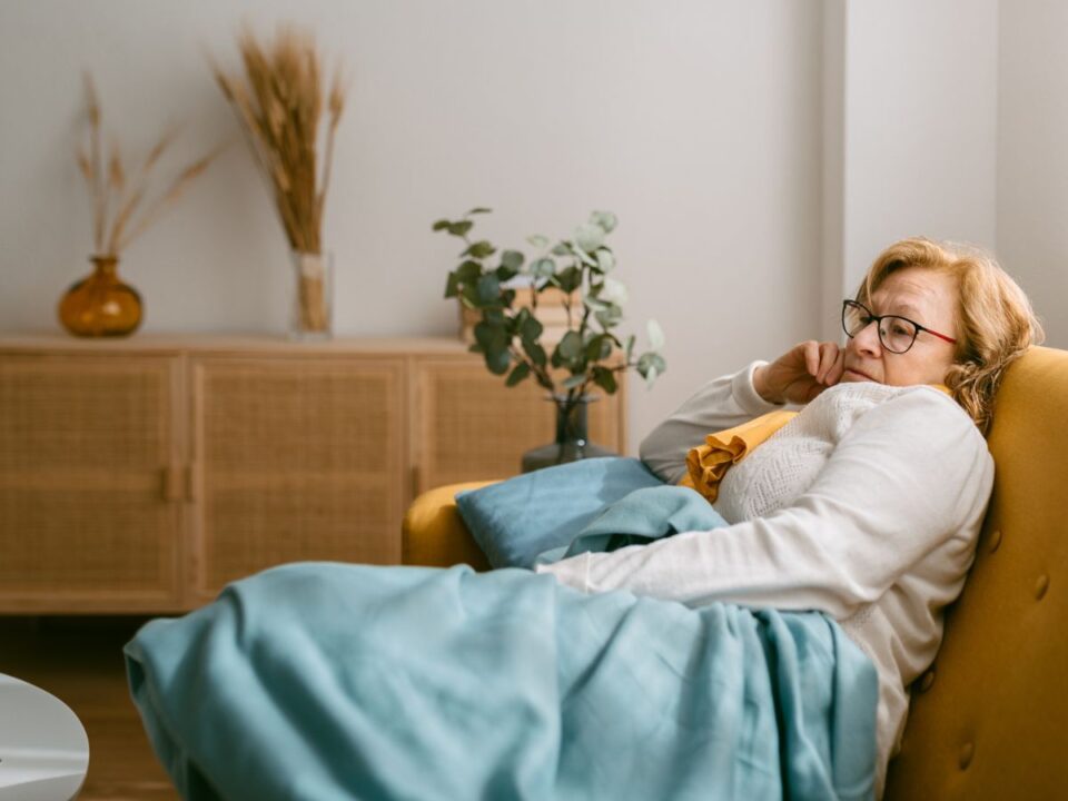 alvas-60-felett1 - Nők Lapja fáradt álmos idős nő