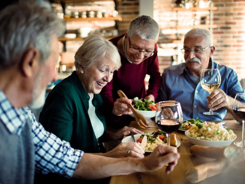 időskor leépülés közös étkezés hosszabb élet 