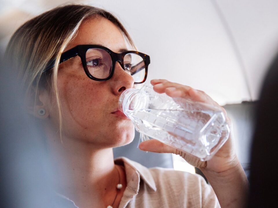 utas repülés folyadékpótlás veszélyek hidratálás