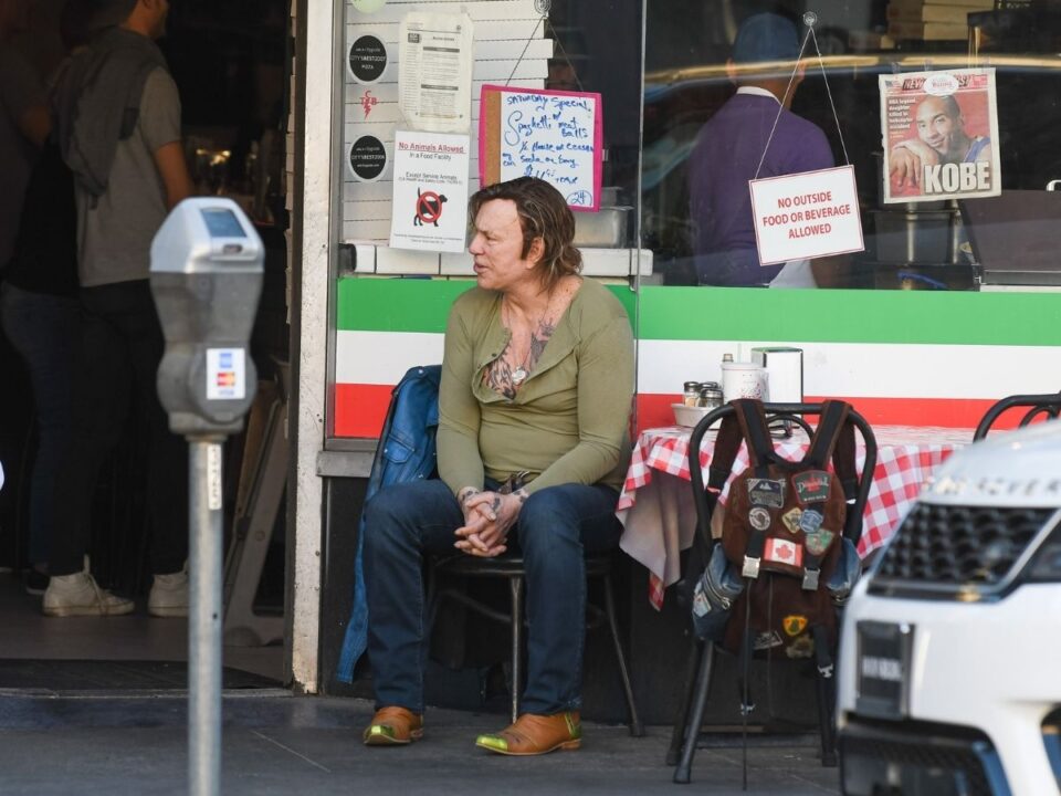 mickey-rourke-kilakoltatas-adomanygyujtes - Nők Lapja mickey rourke