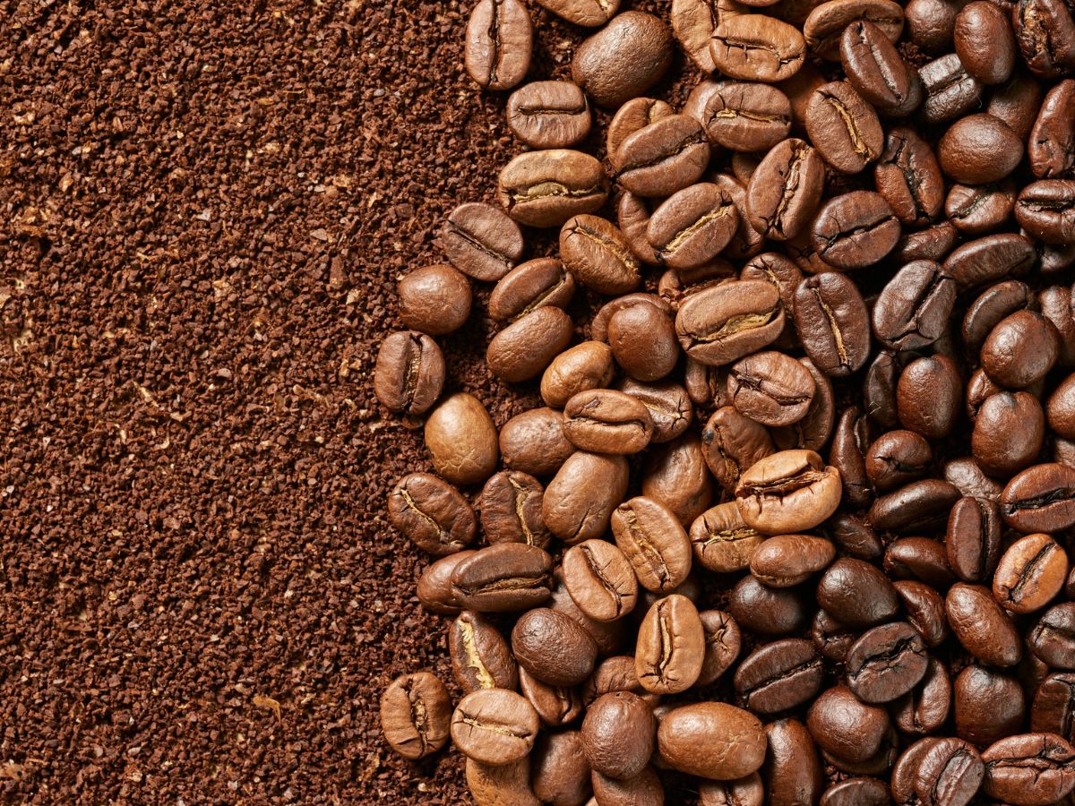 szemes és őrölt kávé