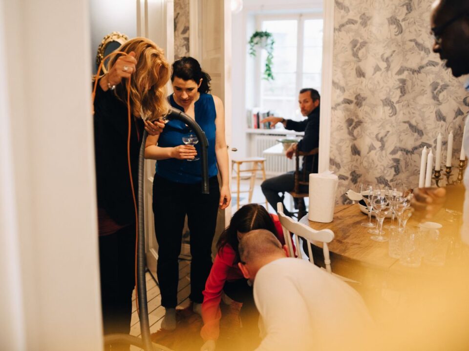 takarítás, baráti társaság 