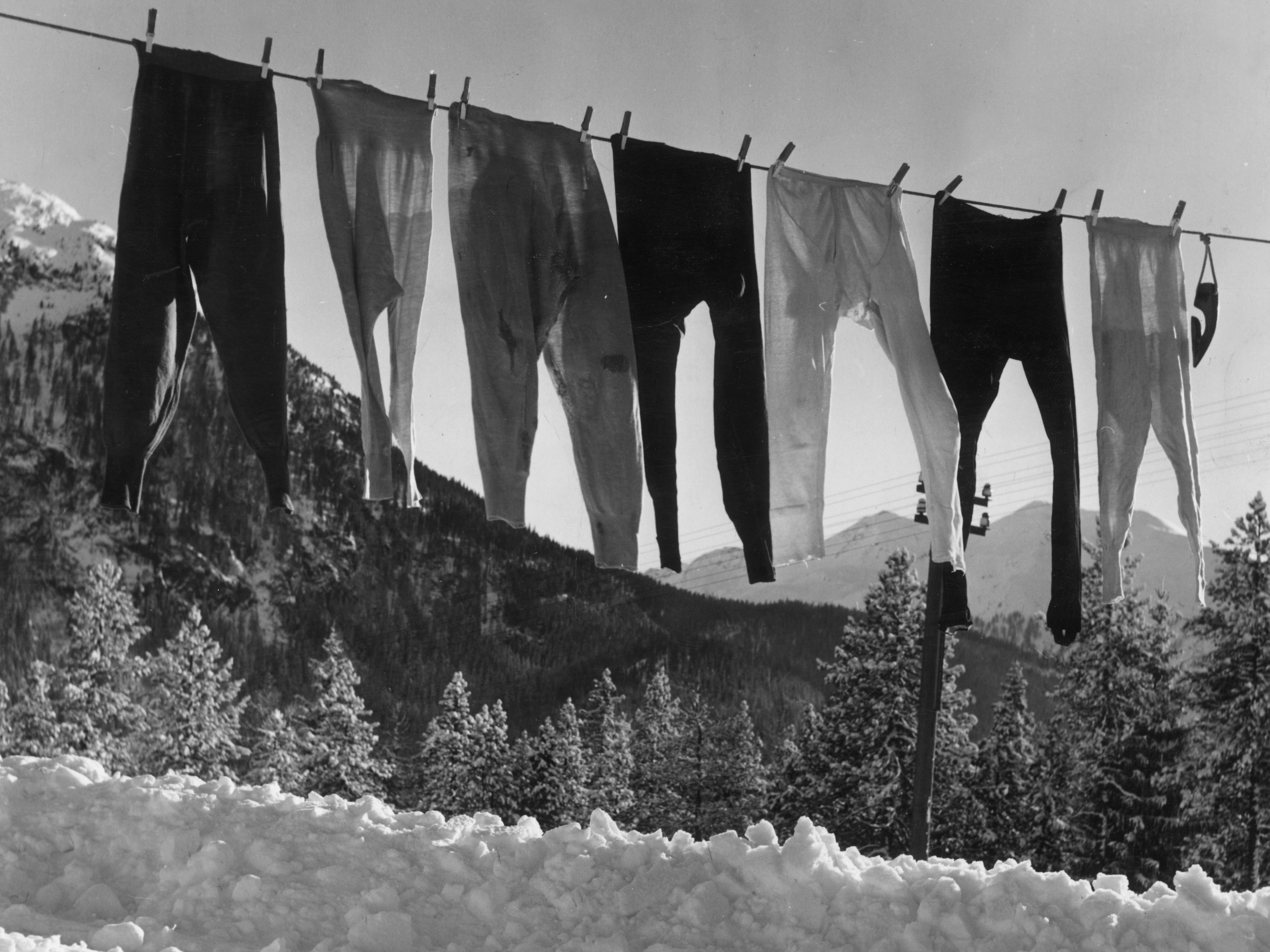 kint száradó ruhák