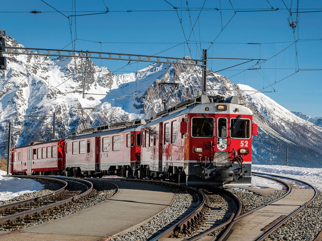 Switzerland Engadin Pontresina railway station ALP Gruem Bernina Express Train Rhaetische Bahn UNESCO world heritage - Nők Lapja