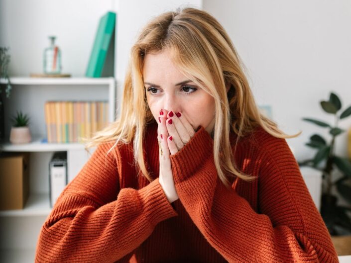 fiatal érzelmileg lefagyott lány