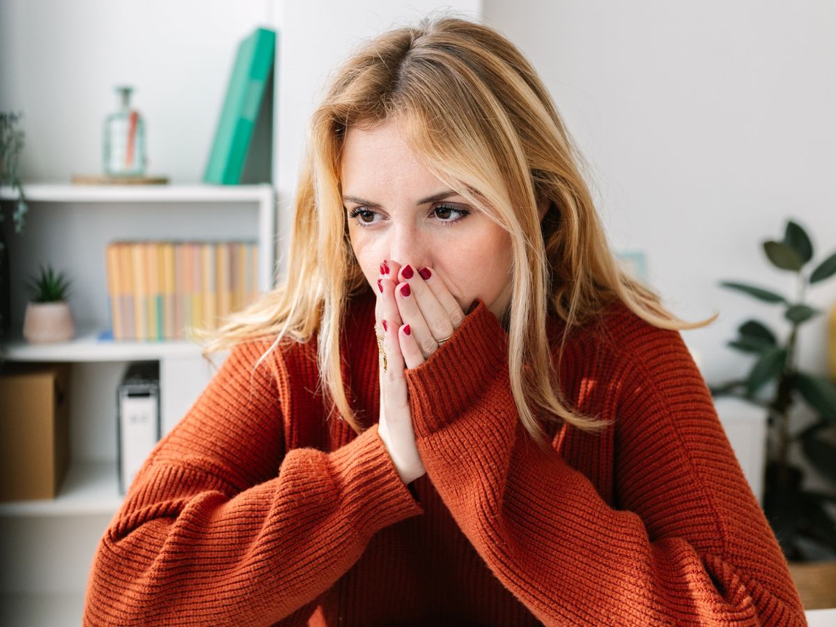 fiatal érzelmileg lefagyott lány