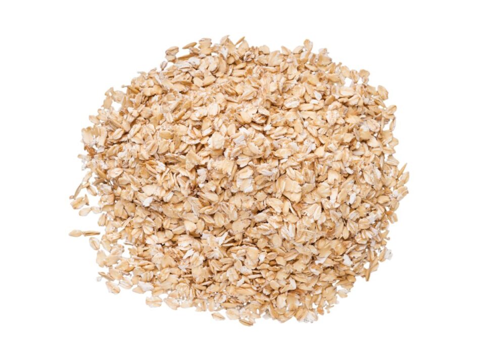 ketnapos-zabpehely-dieta-hatas - Nők Lapja egy kupac zabpehely fehér háttéren