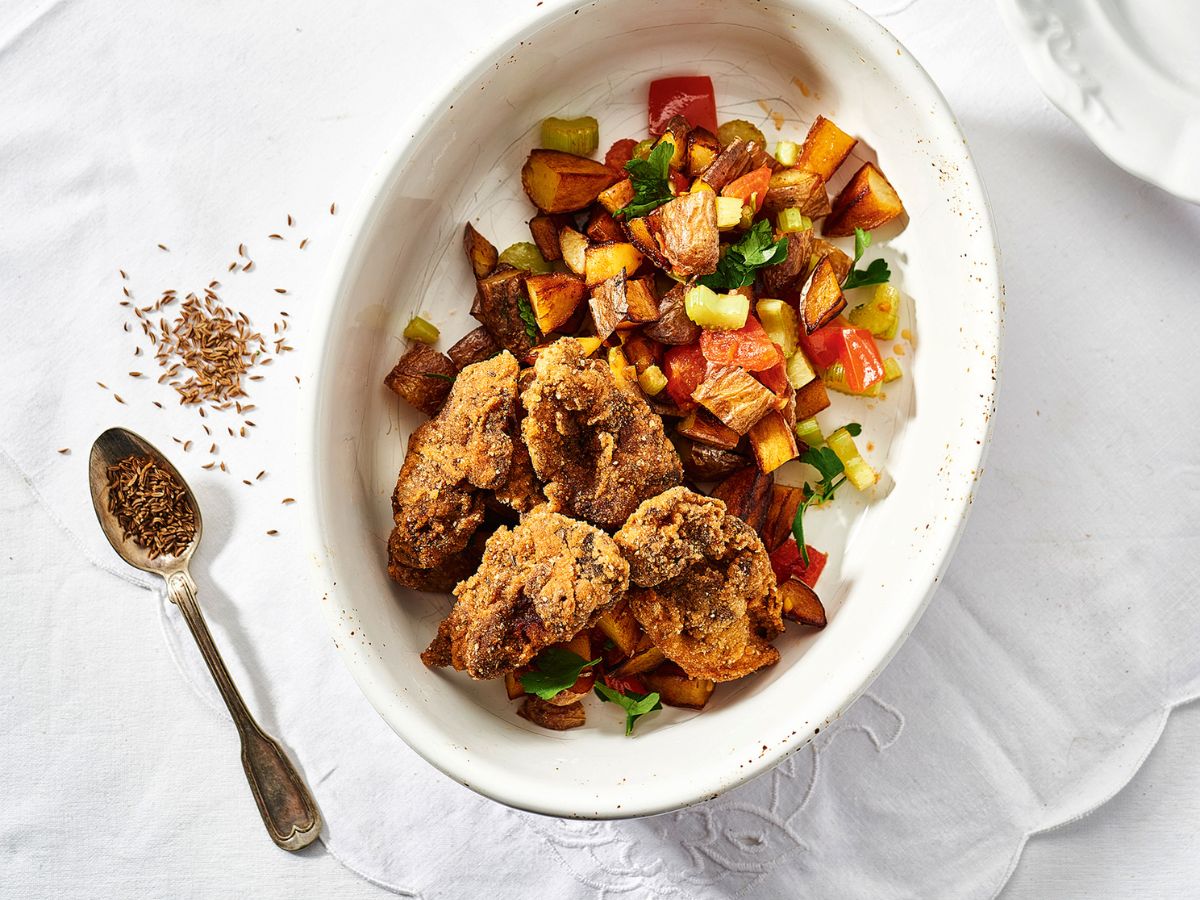 köményes rántott csirkemáj zöldséges burgonyával