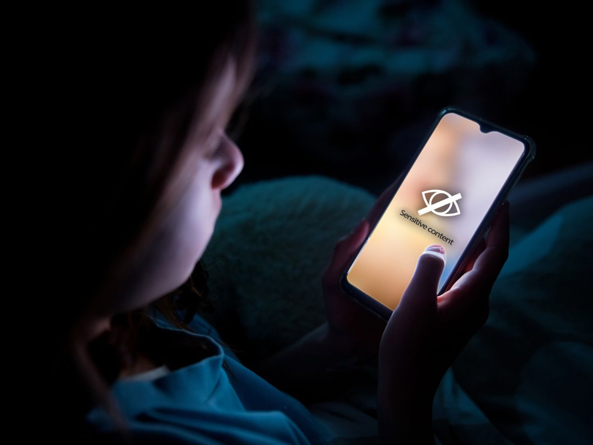 kisgyerek okostelefon közösségi média