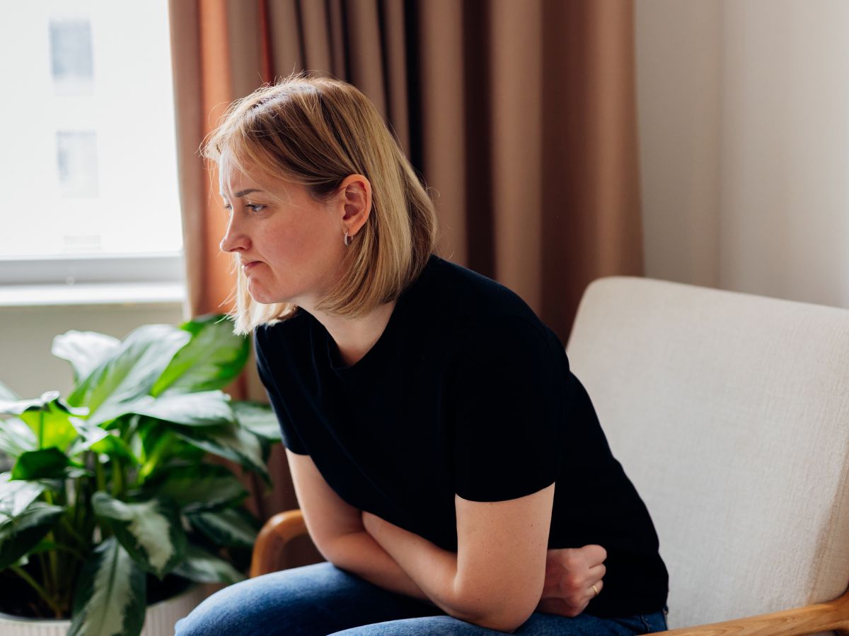 fiatal nő hasfájás