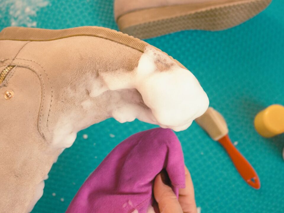 velúr cipő kíméletes tisztítása